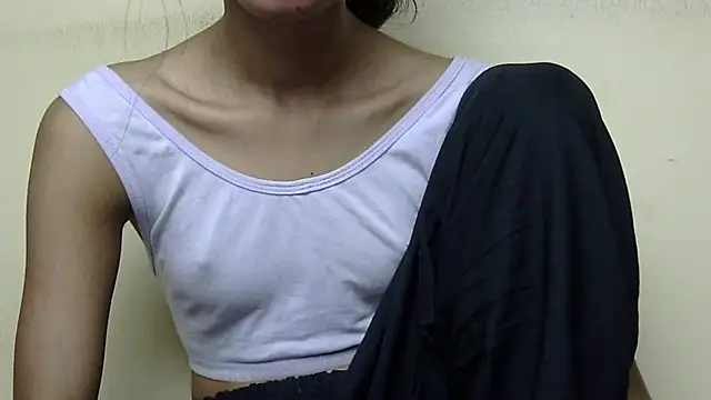 Anu_tiny Chat XXX in diretta