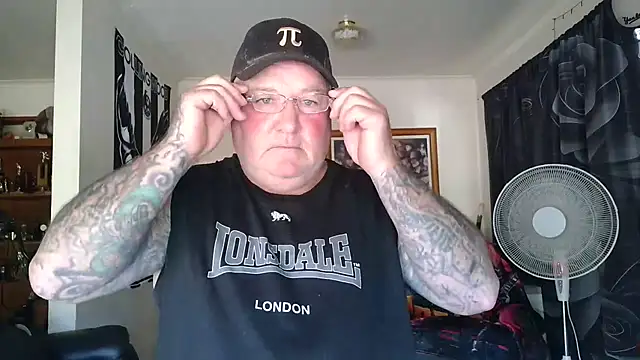 KINKYBLUEYES69's Live XXX Chat