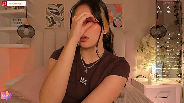 cute__cherry_'s Live XXX Chat