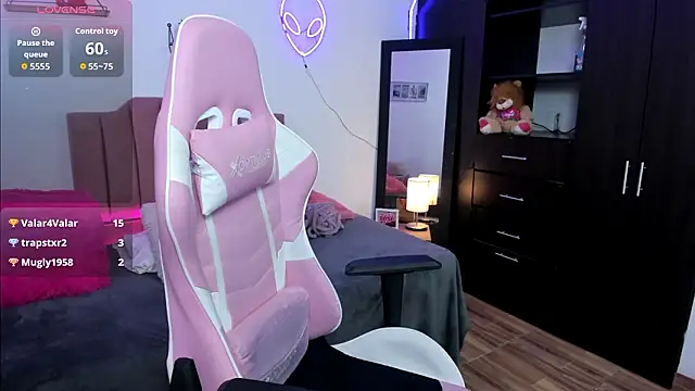 Chat XXX en directo de Nina_curves