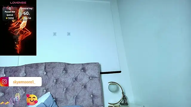 Skye_Moore élő XXX-chatje