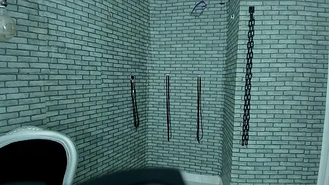 Briana_24 élő XXX-chatje