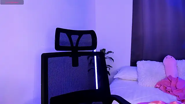 Hi_Soyfer's Live XXX Chat