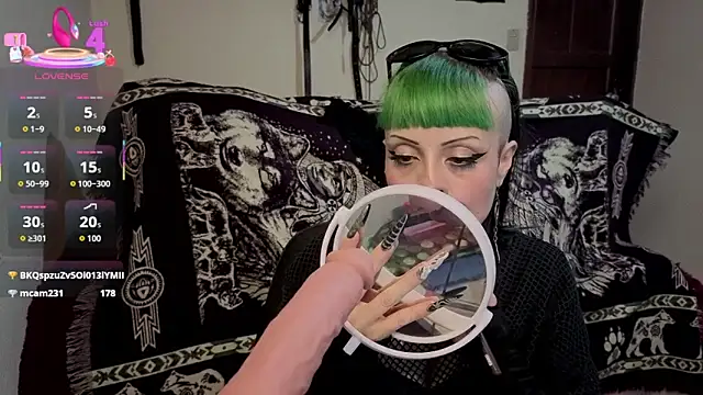 freyaa_sorcerees' Live XXX Chat