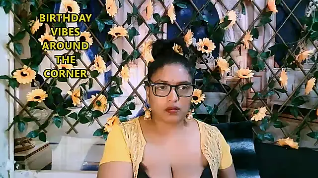 Chat +18 de IndiaBlackPanther ao vivo