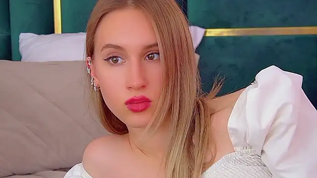 VictoriaHopsons' Live XXX Chat