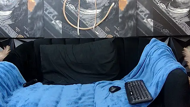 Lilmisbaddyxxx's Live XXX Chat