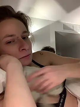 GoldenPussy1329のライブXXXチャット