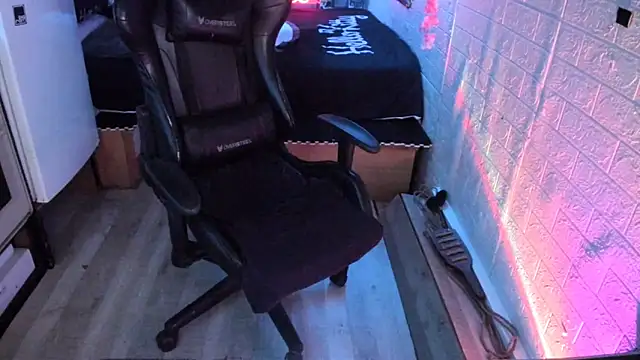 MartesBratty Webcam show