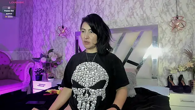 LILITH_LIBELULA Adlı Modelin Canlı XXX Sohbeti