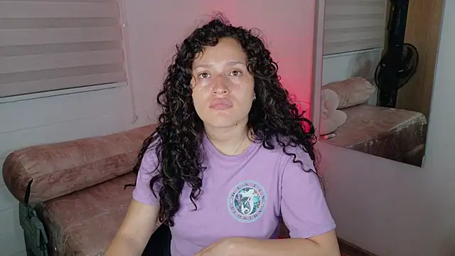 Chatroom XXX en direct de MeganDolll