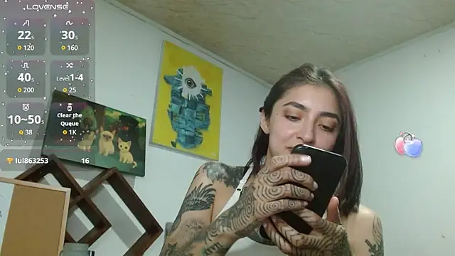 ZoeBakers_ élő XXX-chatje