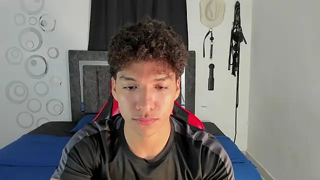 Maximiliano_KhalilのライブXXXチャット