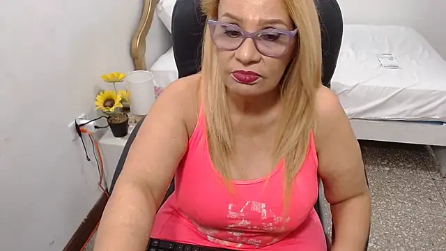 Chatroom XXX en direct de emiliaa_hot