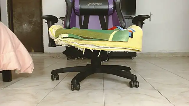 Show modela Alanni_parker na web-kameri