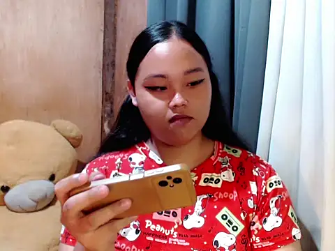 Pokazy przed kamerką – _Lylia