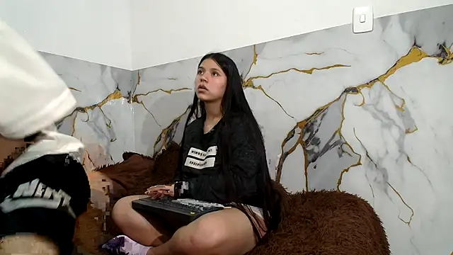 دردشة SaraAndThomas الجنسية المباشرة