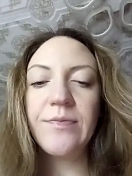 XXX chat uživo modela KattyLuuu