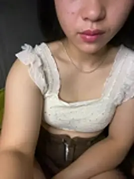 Show modela Hoalinhh na web-kameri