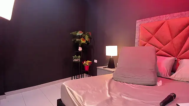 mia_milff Adlı Modelin Canlı XXX Sohbeti