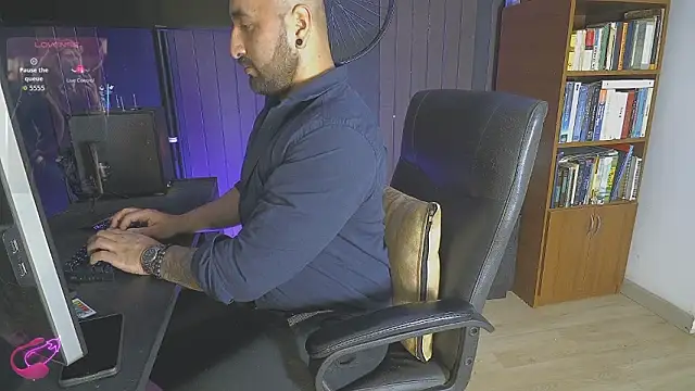 Leon_1234's Live XXX Chat