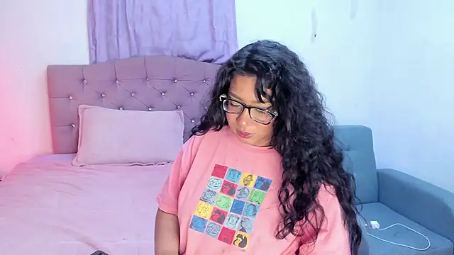 Latinabombsheell élő XXX-chatje