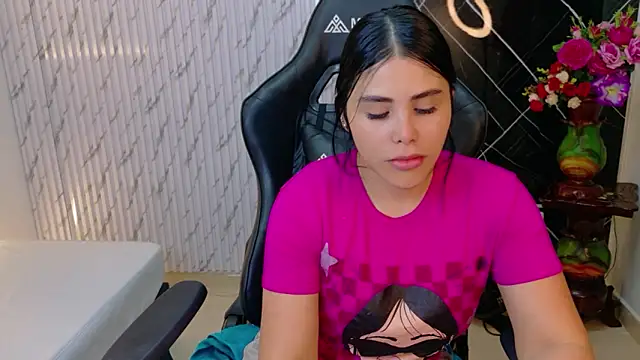 lararoberts_'s Live XXX Chat