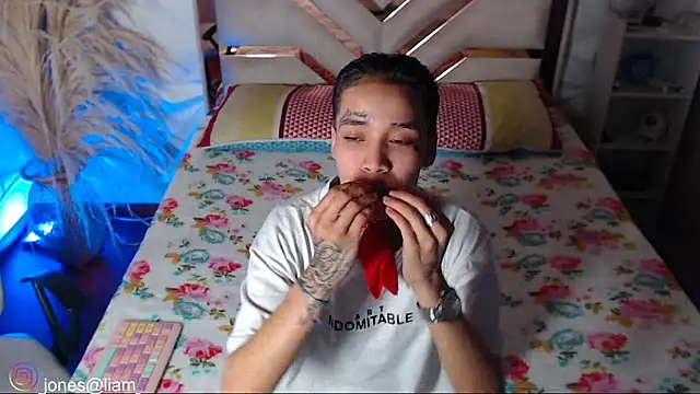 Jonesliam23's Live XXX Chat