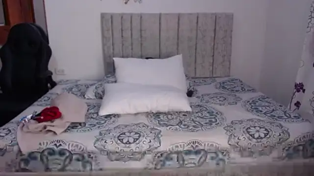 scarlet-foox's Live XXX Chat