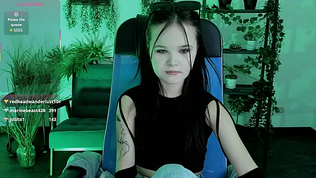 Elainebeness' Live XXX Chat