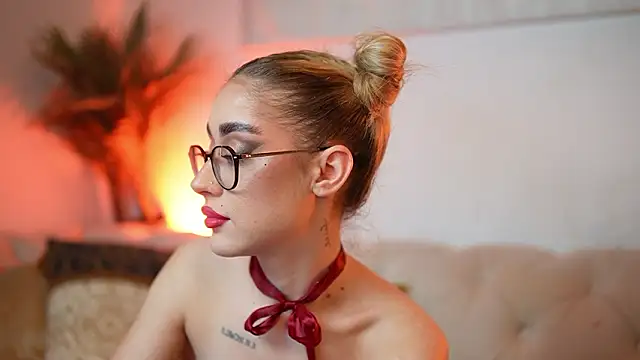 Show modela AileenKiss na web-kameri