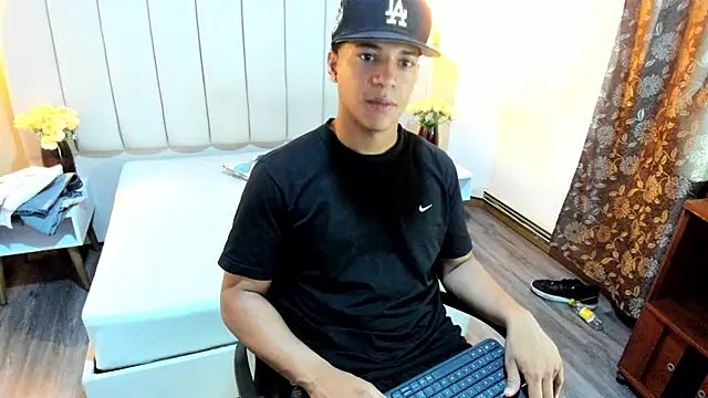 MATHY_ROBERT's Live XXX Chat