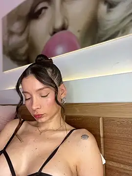 NicolleFerragamo_'s Live XXX Chat