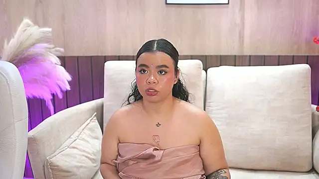 Chat XXX en directo de RavenLux_