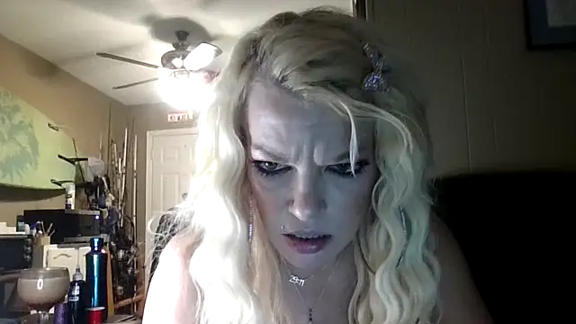 Chat +18 de marilyn420 ao vivo