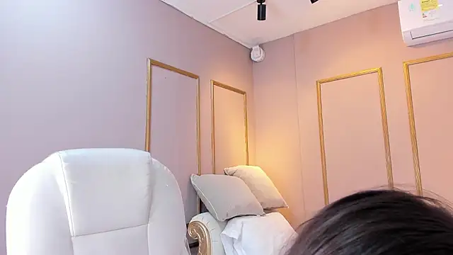 NahimiThompson's Live XXX Chat