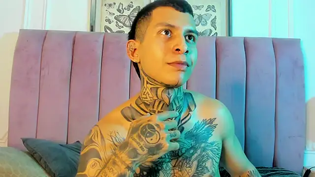 Andrew_sanders68 élő XXX-chatje