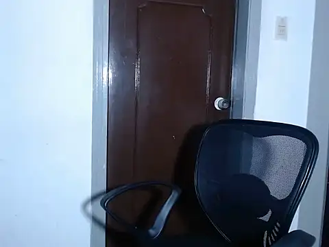 XXX chat uživo modela Emacollins_