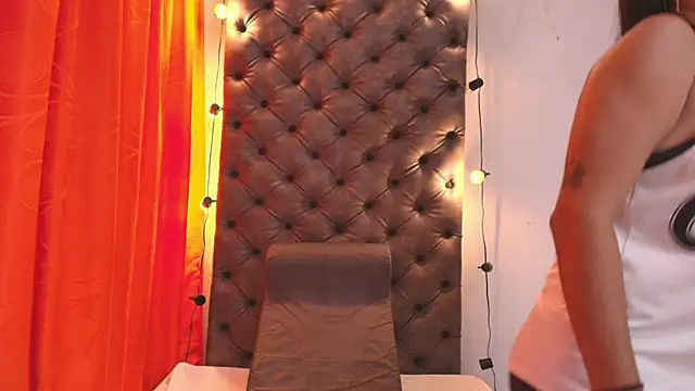 Luna021_1 Adlı Modelin Canlı XXX Sohbeti