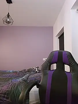 MiaRides19's Live XXX Chat