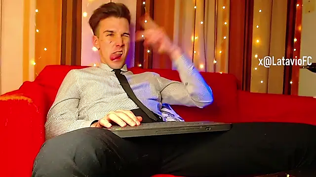 Chatroom XXX en direct de Midnighter_