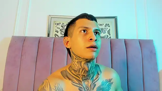 Andrew_sanders68 élő XXX-chatje