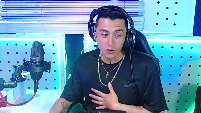 Godofcumxxx élő XXX-chatje