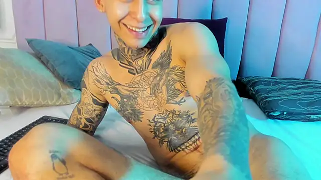 Andrew_sanders68 élő XXX-chatje