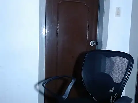 Emacollins_ Adlı Modelin Canlı XXX Sohbeti