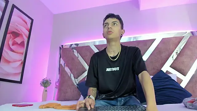 Chat XXX en directo de NickandAbby_