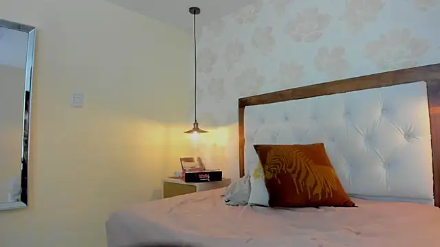 IRISCLARK1 élő XXX-chatje