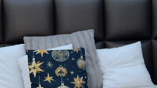 FoxyJoy Chat XXX live