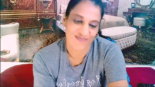 IndianSexcSmyle's Live XXX Chat