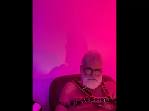 LeatherSdaddy's Live XXX Chat